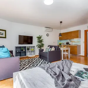 https://main-street-apartments-2.primorje-gorskikotar.com