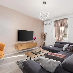 https://apartman-anja-rijeka.primorje-gorskikotar.com