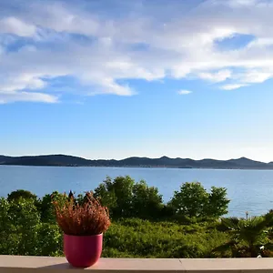 https://seaview-holiday-house-mali-rog.hotelinzadar.com